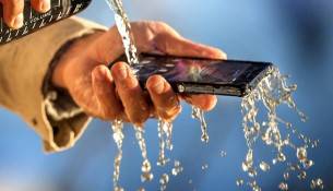 sony-xperia-z-onder-water-smartphone