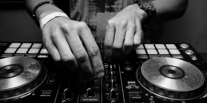 Het vermogen van DJ La Fuente: zo bouwde Job Smeltzer zijn succes op